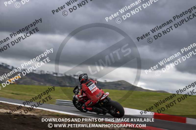 cadwell no limits trackday;cadwell park;cadwell park photographs;cadwell trackday photographs;enduro digital images;event digital images;eventdigitalimages;navarra;no limits trackdays;peter wileman photography;racing digital images;trackday digital images;trackday photos